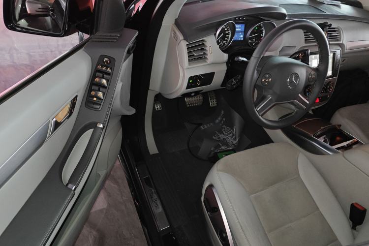 Used Mercedes-Benz R-Class 2014 R 320 4MATIC Business Model