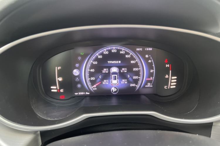 Used Geely Auto Emgrand X7 Sport 2018 1.8TD Automatic Two-Wheel Drive ZhiZun Model with 4G Connectivity
