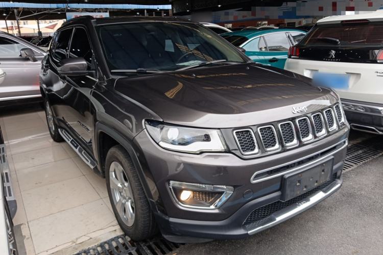 Used  Compass 2017 200T Automatic Family Edition
