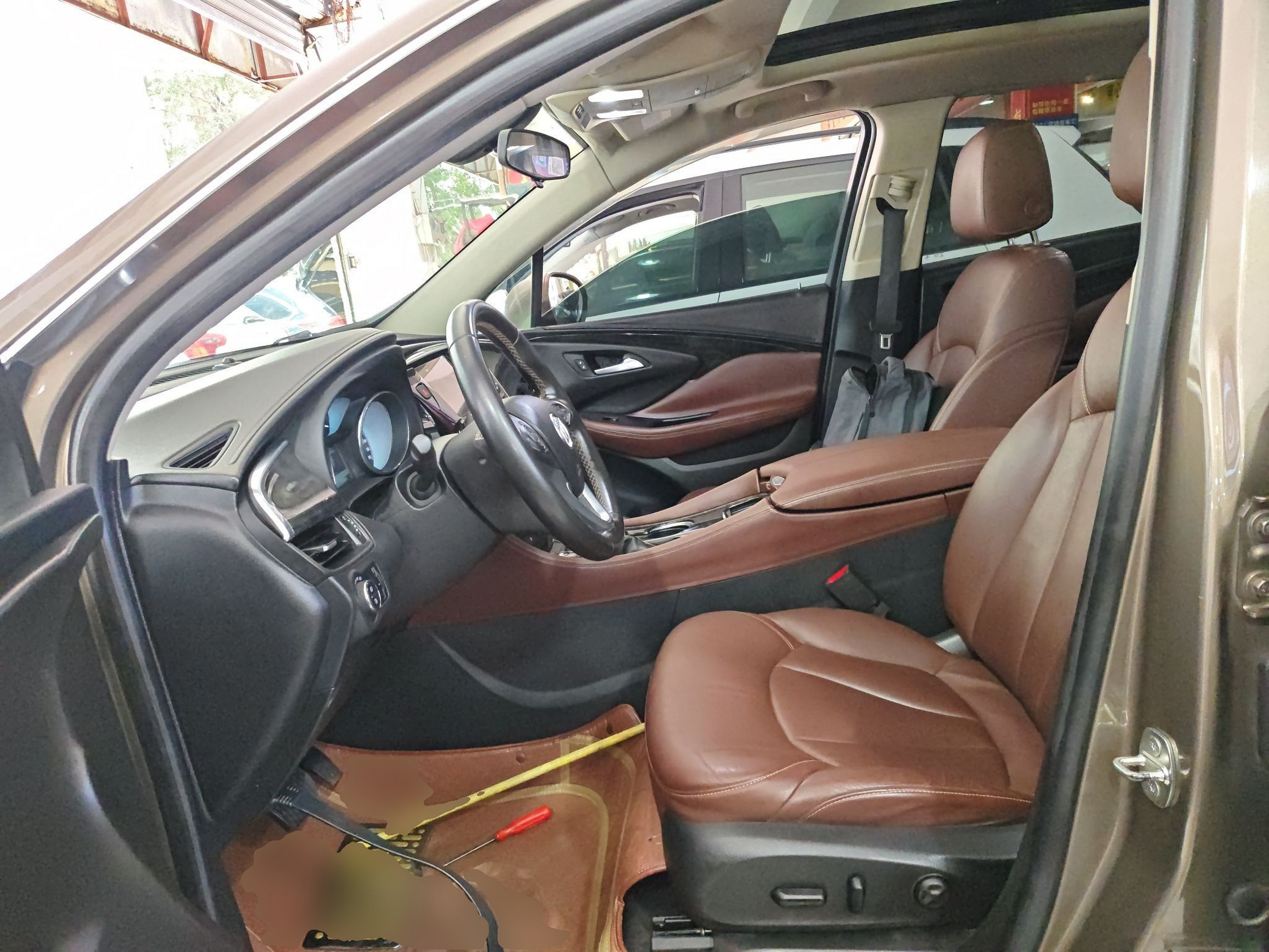 Переднее сиденье в автомобиле