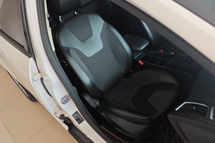 Used Ford Focus 2017 Hatchback 1.6L Automatic Fashion Edition Smart Drive Version
