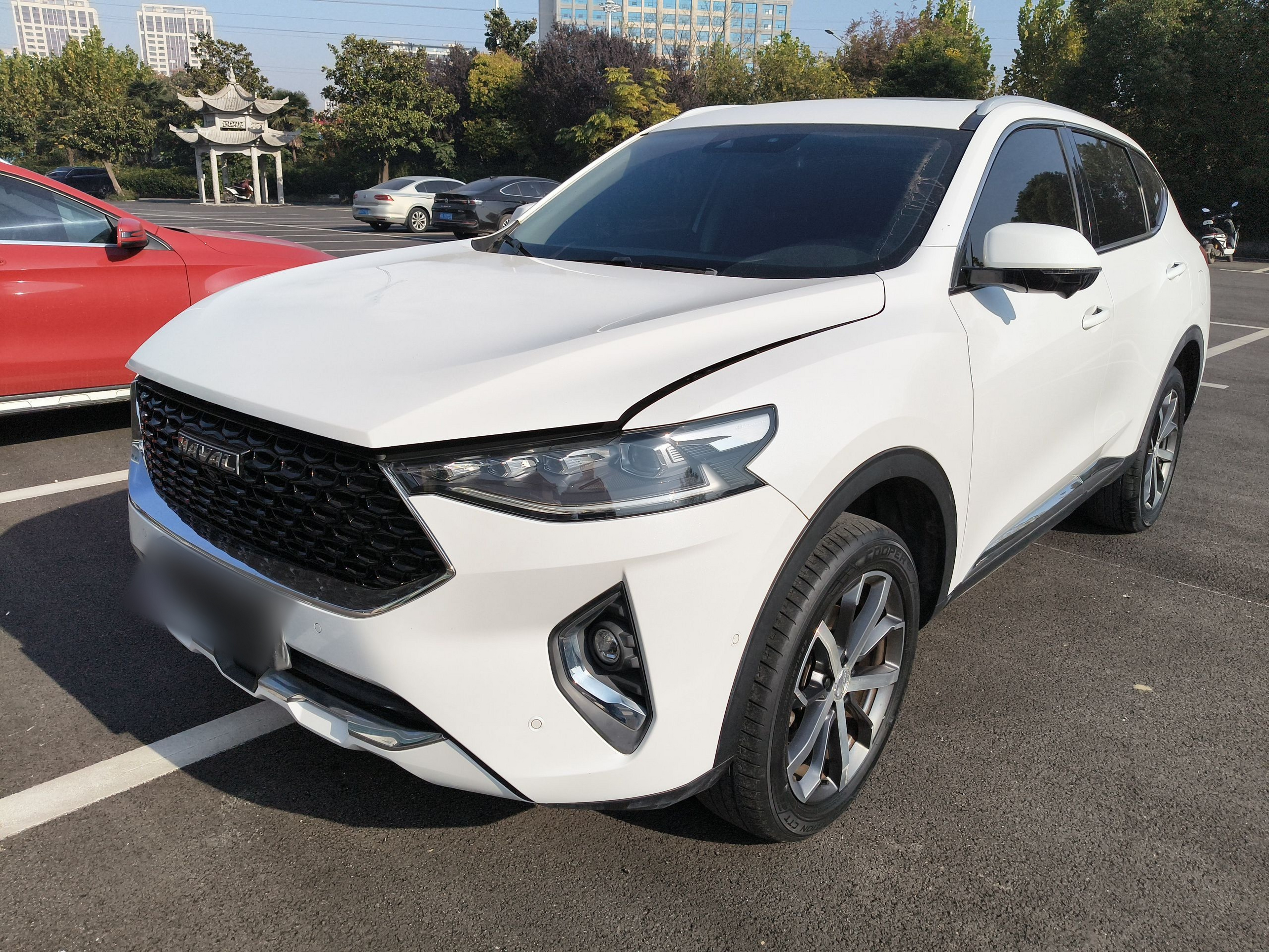 تحت مقدمة السيارة