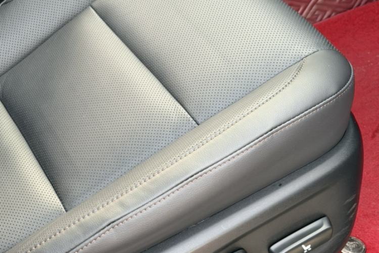 Used Toyota Highlander 2018 2.0T Two-Wheel Drive Prestige Version 7 Seats China V Emission Standard
