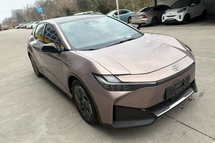 Used Toyota bZ3 2023 616 km Long-Range Premium
