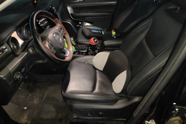 Used  Commander 2018 2.0T Two-Wheel Drive Enjoyment Version China VI Emission Standard