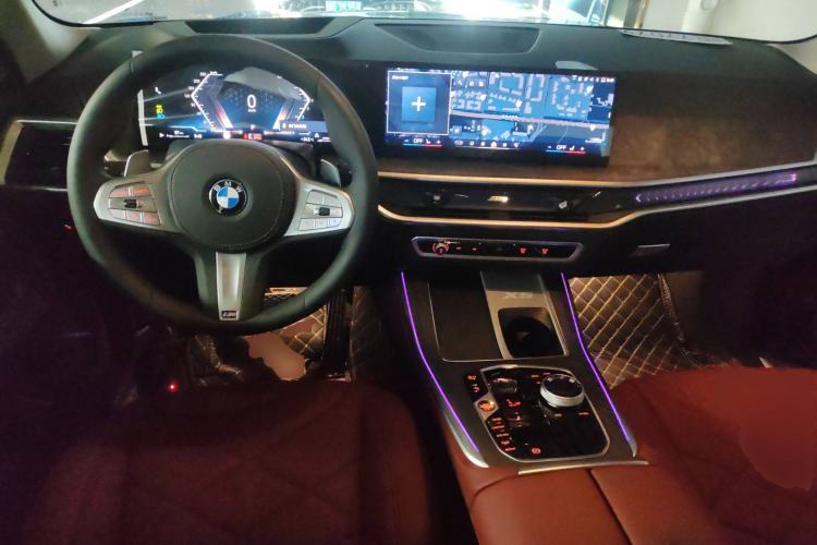 Used BMW X5 2023 xDrive 30Li Luxury M Sport Package
