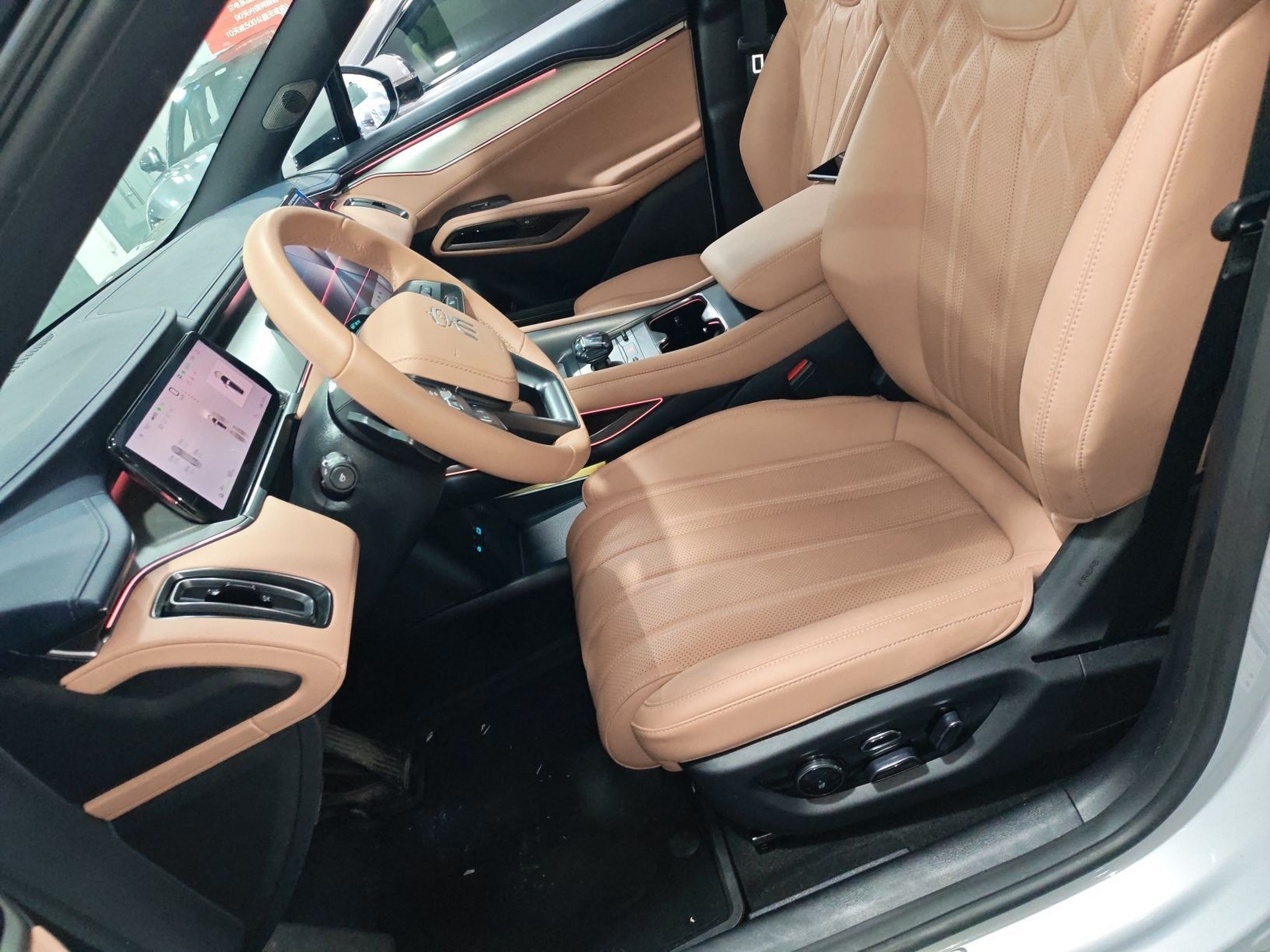 المقاعد الأمامية داخل السيارة