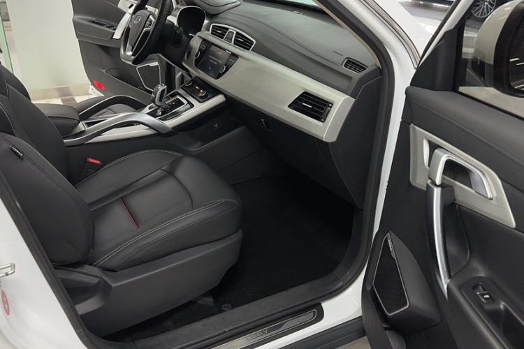 Used Geely Auto Emgrand X7 Sport 2020 1.8TD DCT Two-Wheel Drive Smart Connect 4G-Enabled Version
