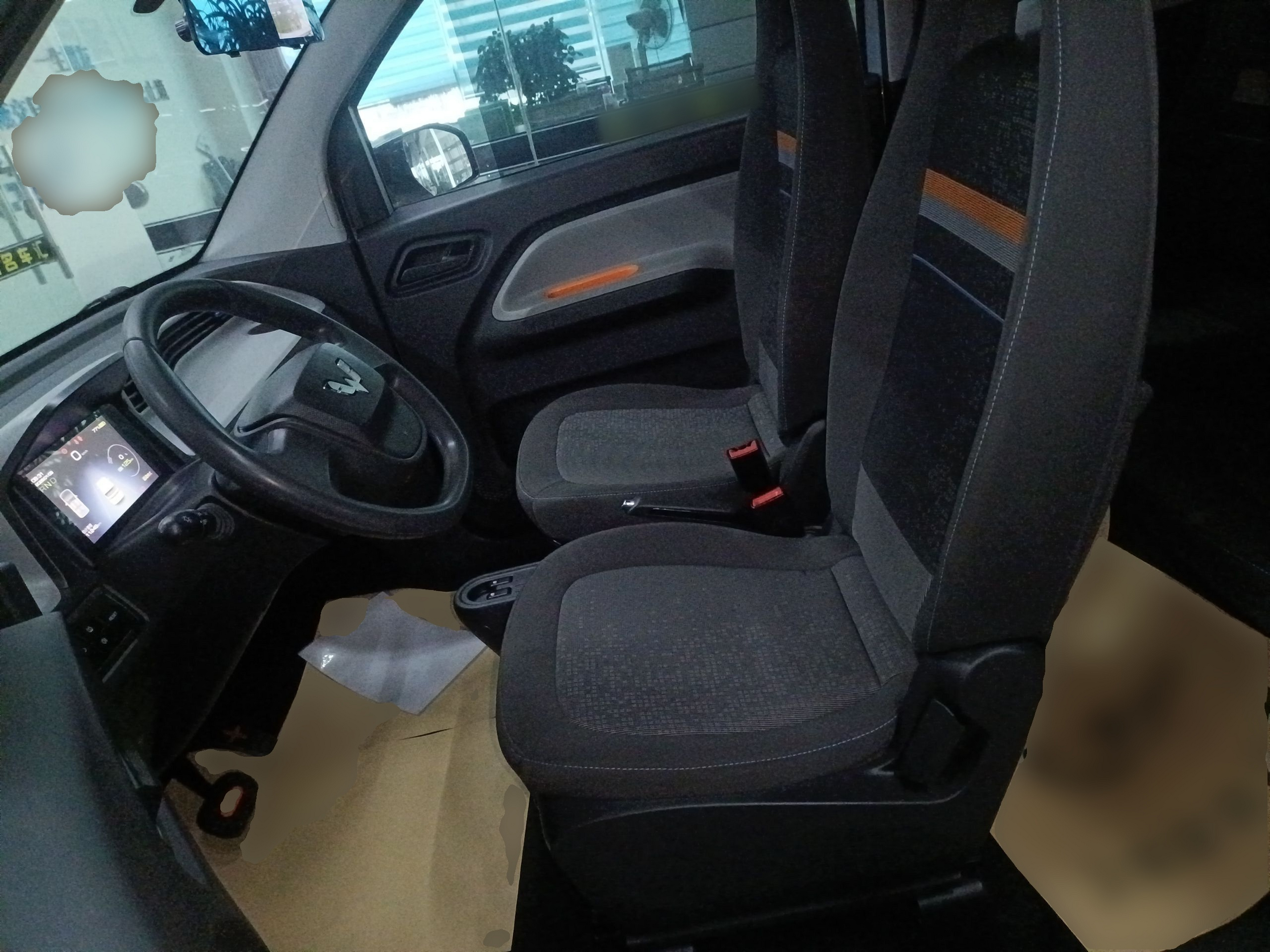 المقاعد الأمامية داخل السيارة