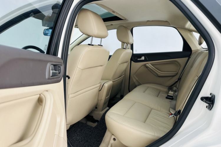 Used Ford Focus 2013 Sedan Classic 1.8L Automatic Fashion Edition