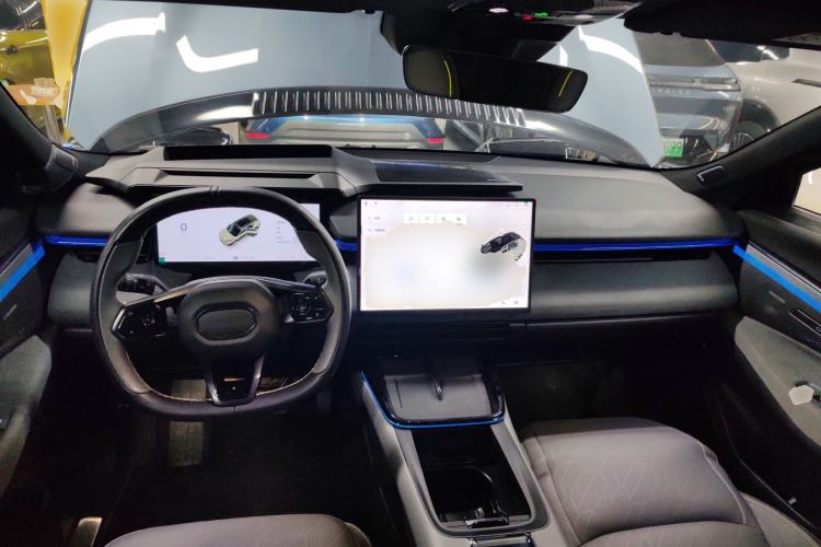 Used Lynk & Co 08 EM-P 2025 220 km All-Wheel-Drive Performance Halo