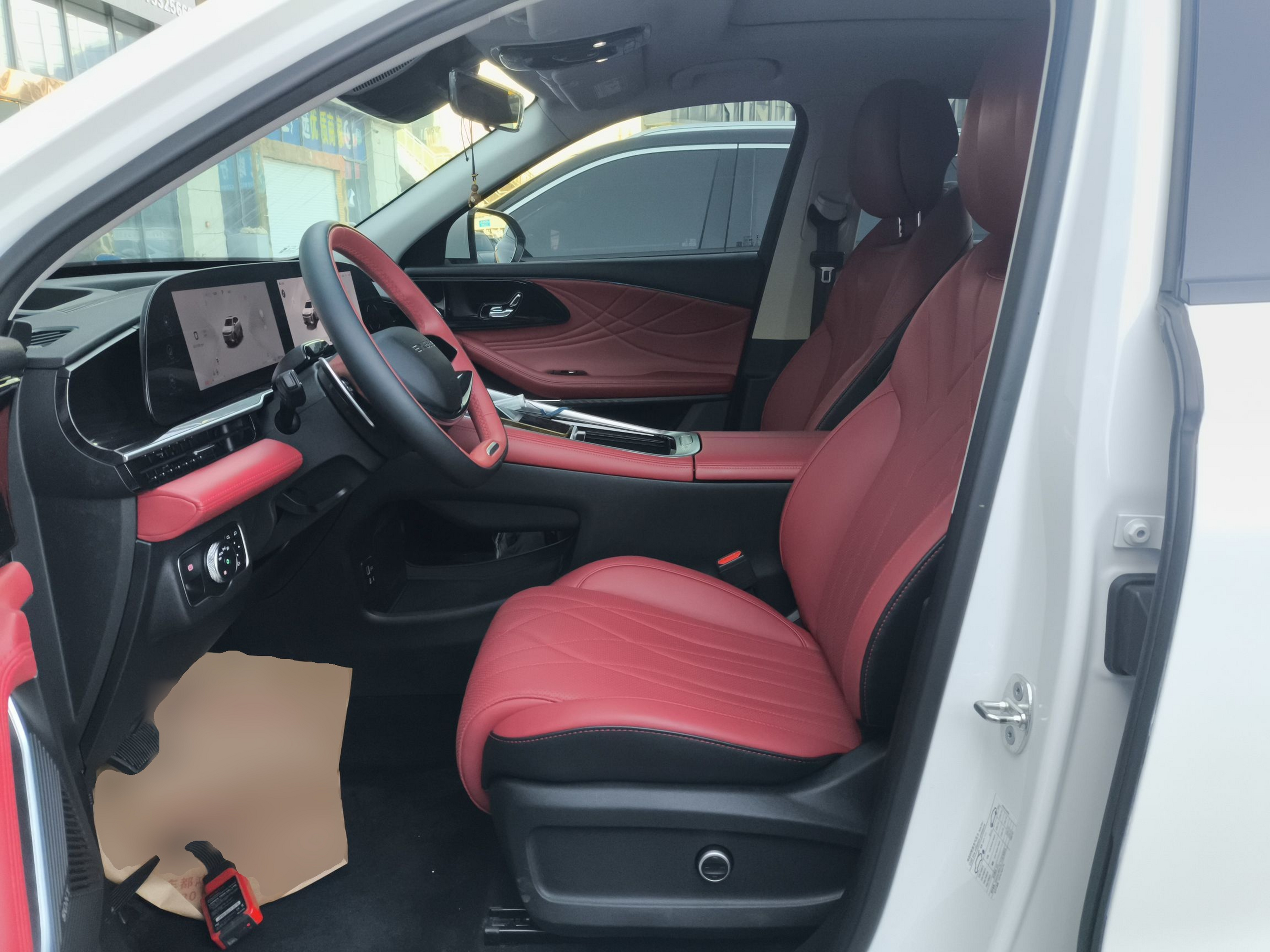 المقاعد الأمامية داخل السيارة