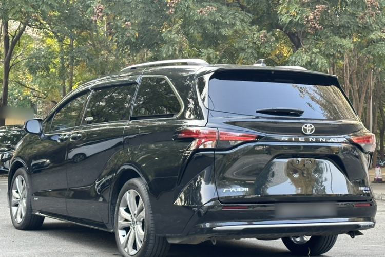 Used Toyota Sienna 2024 2.5L Hybrid Luxury Edition