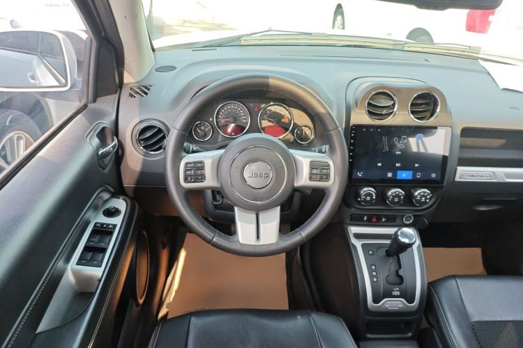 Used  Compass 2014 Revised Version 2.4L Four-Wheel Drive Comfort Edition
