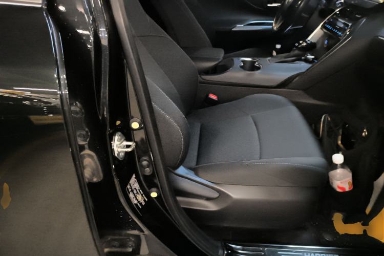 Used Toyota Harrier 2022 2.0L CVT Two-Wheel Drive Entry Version
