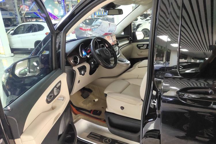 Used Mercedes-Benz V-Class 2022 V 260 Avantgarde Edition