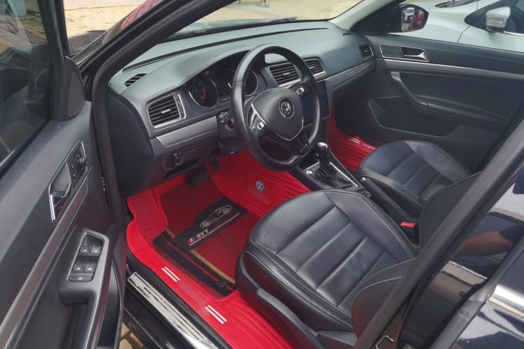 Used Volkswagen Lavida 2017 1.6L Automatic Comfort Edition
