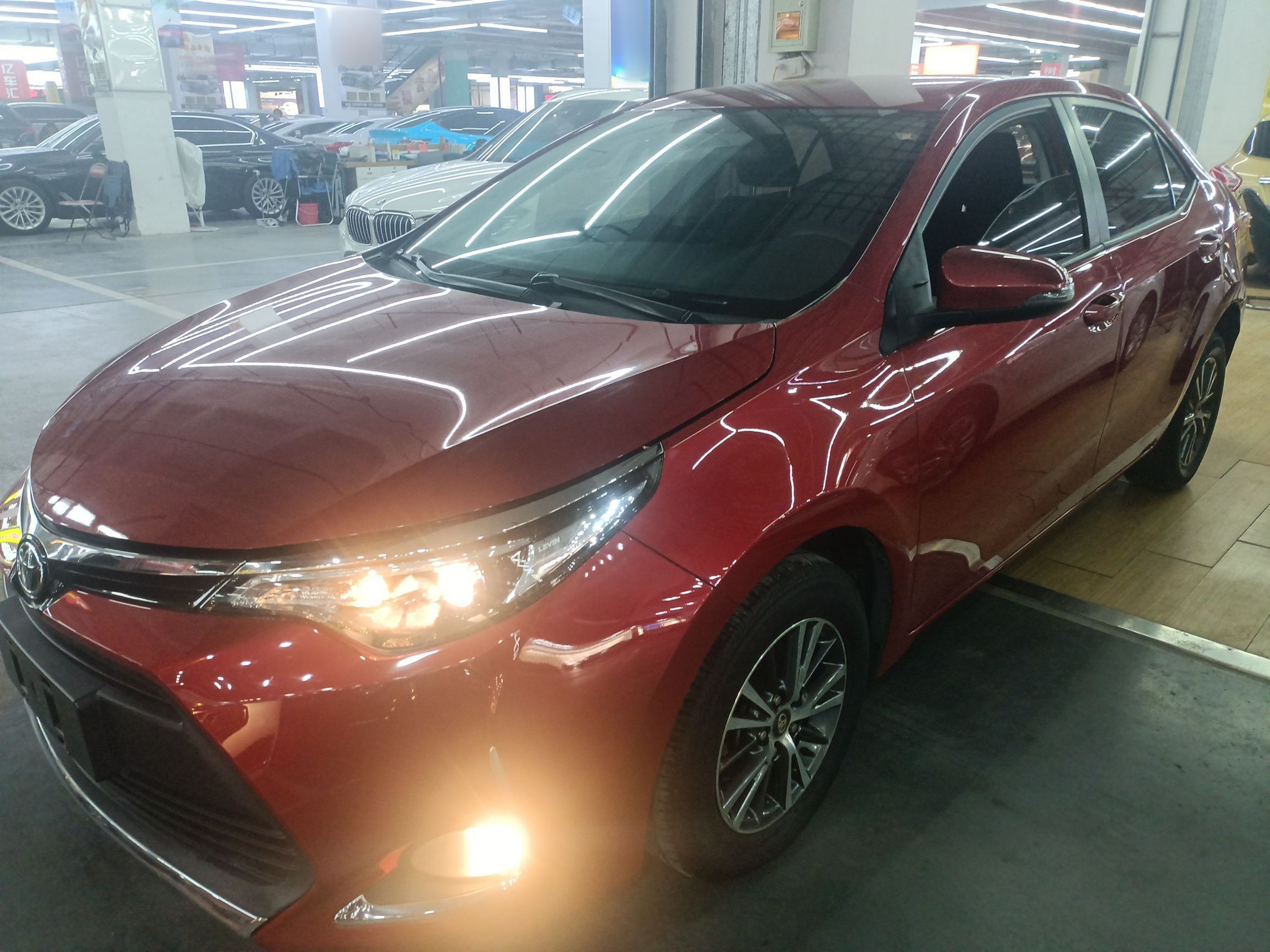 Под передней частью автомобиля