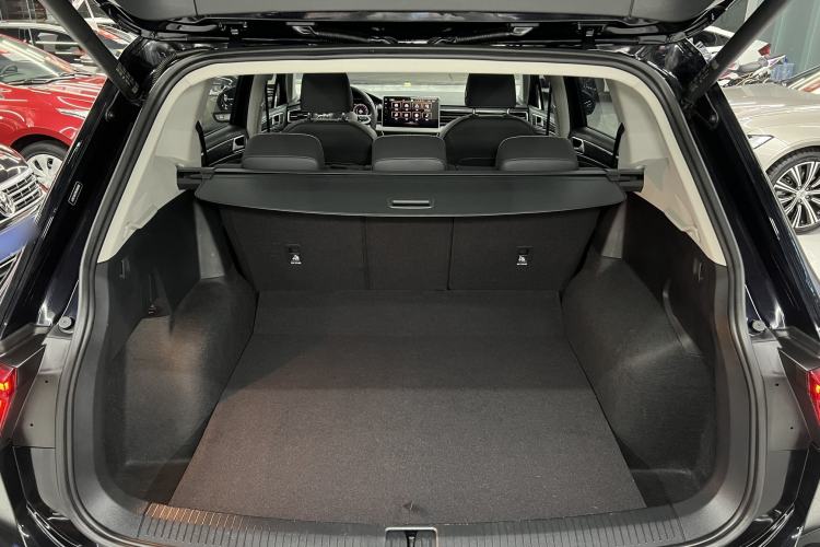 Used Volkswagen Tiguan L 2024 Outstanding Model 330TSI Automatic Two-Wheel Drive R-Line Dragon Glory Edition
