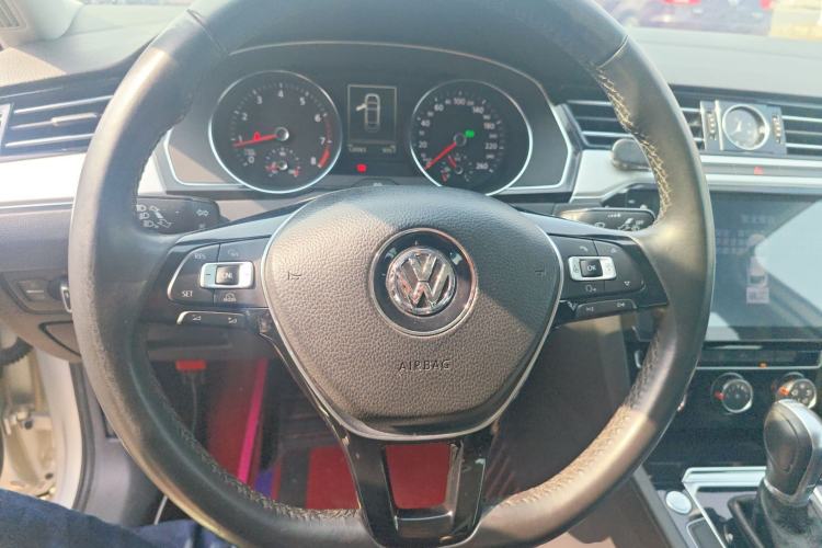 Used Volkswagen Magotan 2017 330TSI DSG Leading Model
