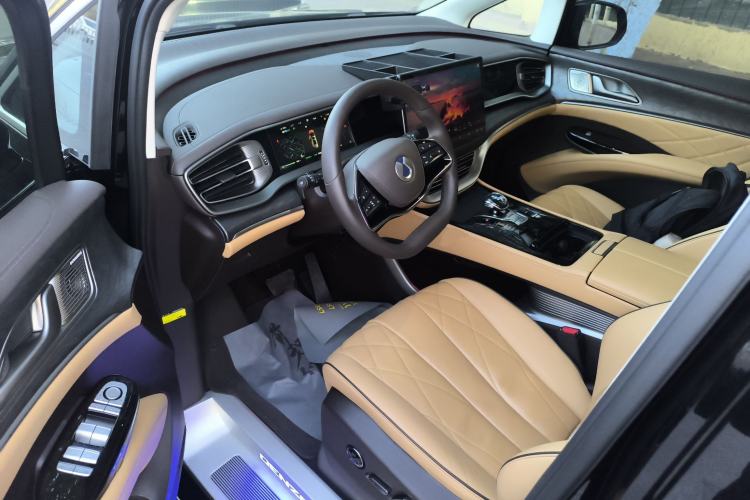 Used Denza D9 2024 DM-i 980 Four-Wheel Drive Prestige Model
