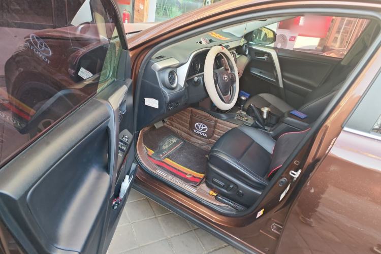 Used Toyota RAV4 2016 2.0L CVT 4x4 New Edition China V Standard