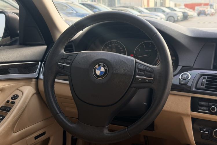 Used BMW 5 Series 2013 525Li Luxury Model
