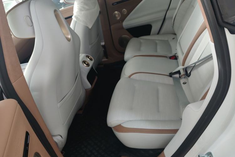 Used  07 2024 Ultra All-Electric Four-Wheel Drive