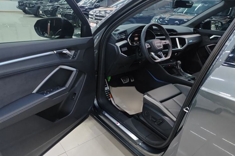 Used Audi Q3 2024 40 TFSI Fashion Dynamic Model