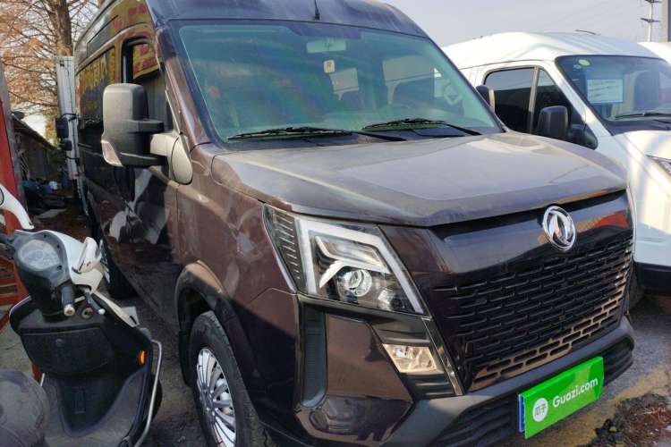 Used  Yufeng 2023 V9+ 2.0T Automatic Front-Wheel-Drive Short Wheelbase Mid-Roof Design—5/6-Seater
