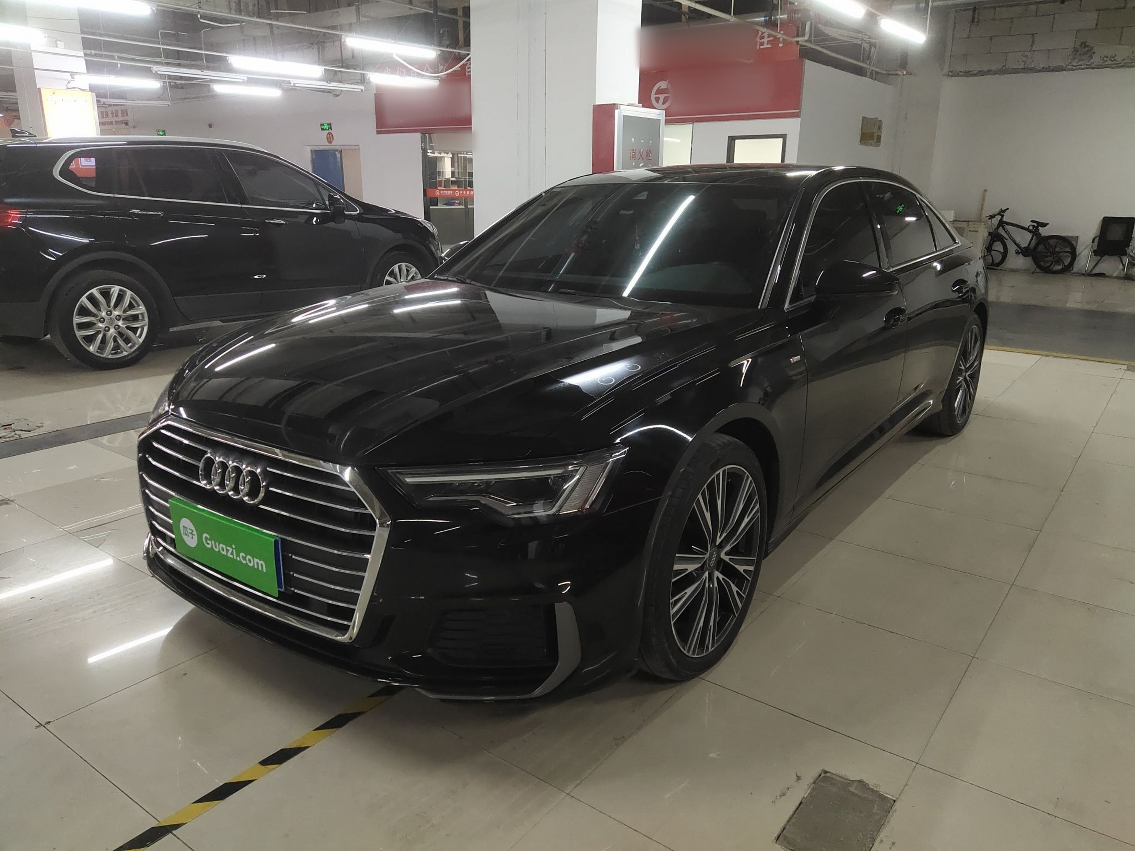 Под передней частью автомобиля