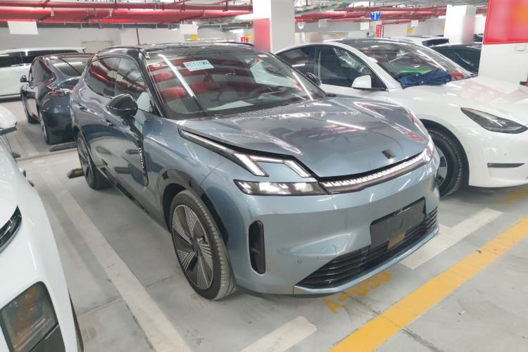 Used Lynk & Co 08 EM-P 2025 220 km All-Wheel-Drive Performance Halo
