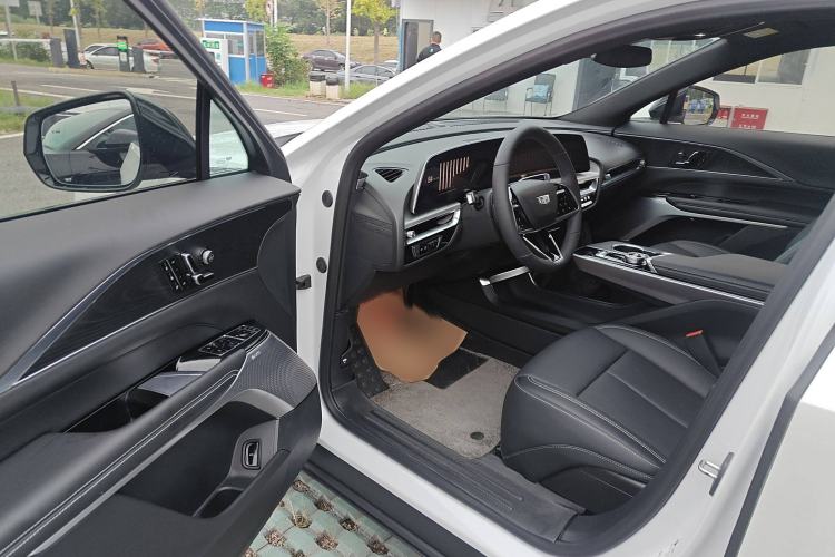 Used Cadillac LYRIQ 2024 Rear-Drive Standard Range Luxury Edition
