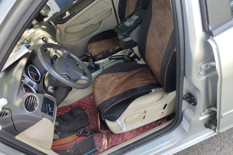 Used Ford Focus 2013 Sedan Classic 1.8L Manual Fashion Edition
