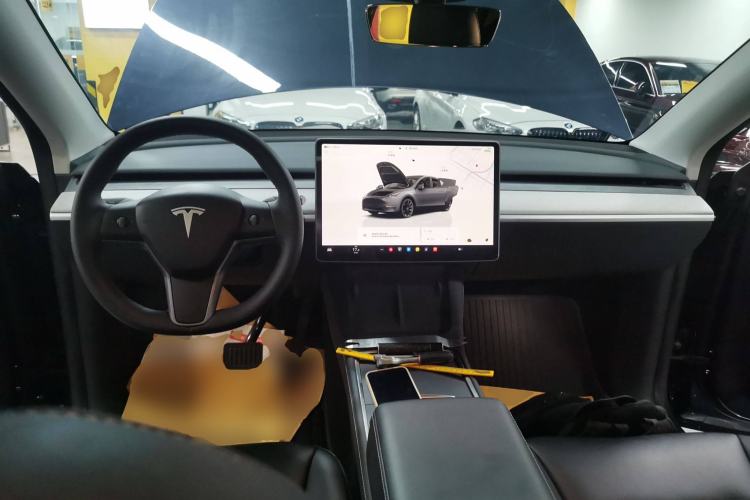 Used Tesla Model Y 2024 Long-Range All-Wheel-Drive Version