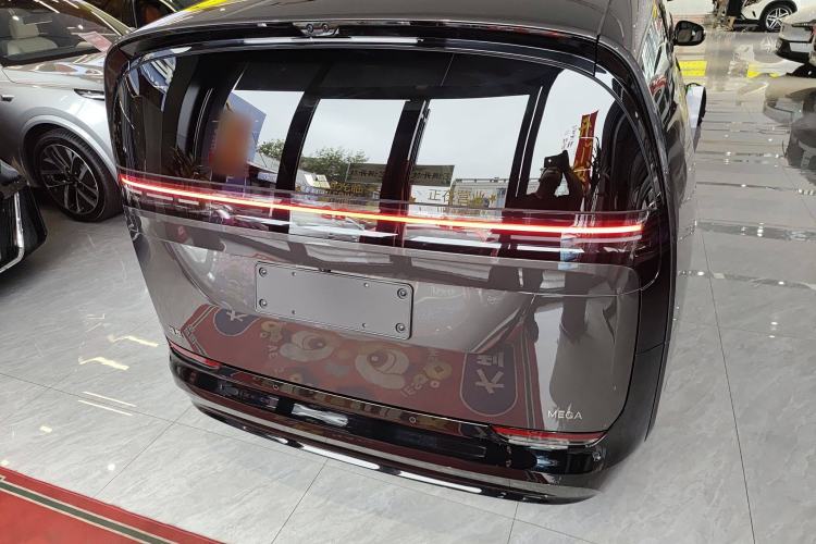 Used Li Auto MEGA 2024 Ultra Model

