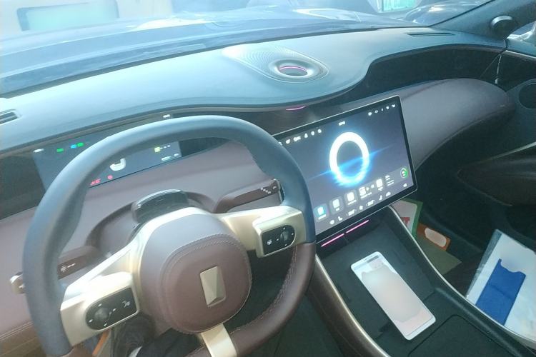 Used  11 2024 730 Luxury Edition with Three Lasers and Rear-Wheel Drive
