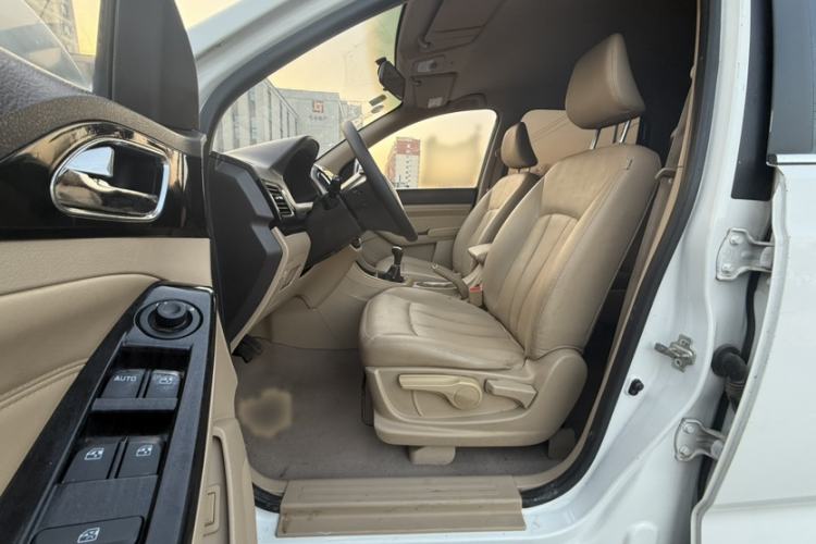 Used Baojun 730 2014 1.5L manual Comfort version 7 seats
