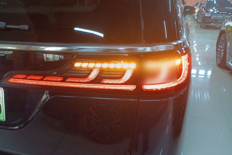 Used VOYAH Dream 2025 PHEV Four-Wheel Drive Prestige Kunpeng Edition
