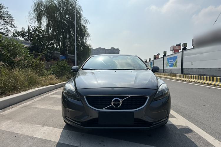 Used Volvo V40 2013 2.0T Zhiya Edition
