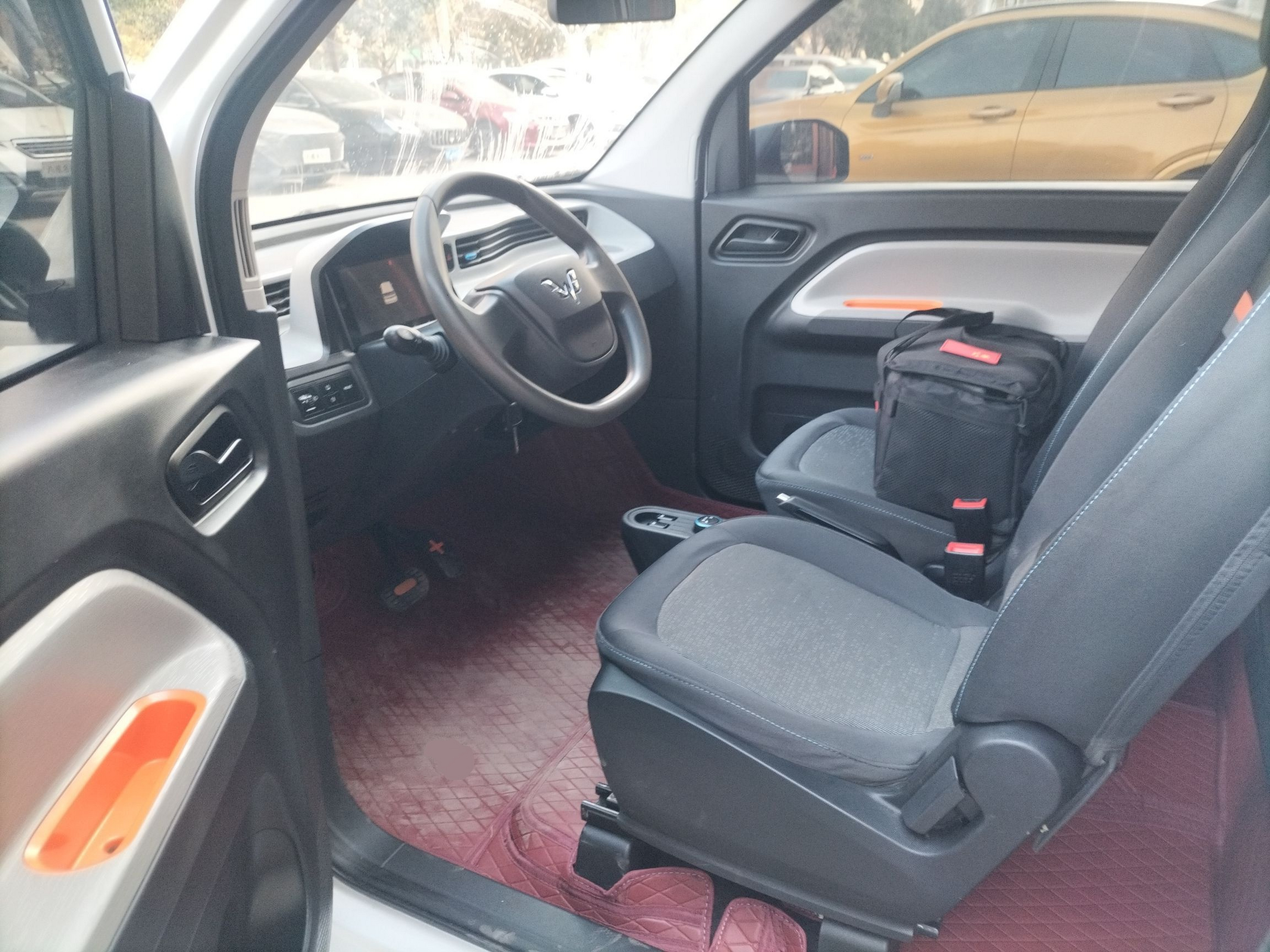 Переднее сиденье в автомобиле