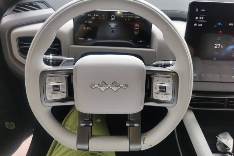 Used  Titanium 3 2025 501 km All-Wheel Drive Intelligent Driving Max Edition