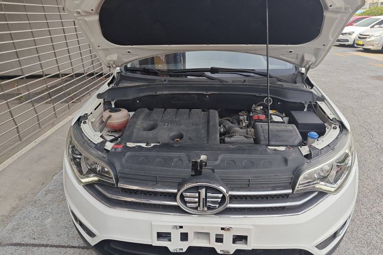 Used FAW Senya R7 2017 1.6L Manual Luxury Model
