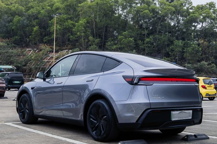 Used Tesla Model Y 2025 Rear-Wheel-Drive Version
