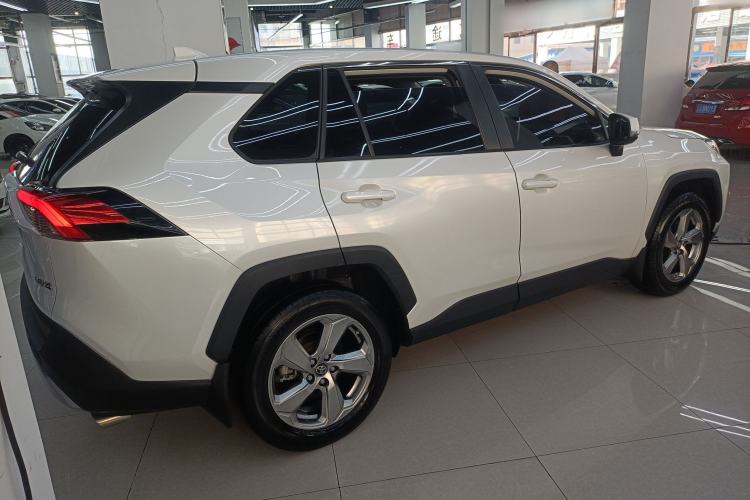 Used Toyota RAV4 2021 2.0L CVT Two-Wheel Drive Fashion PLUS Edition
