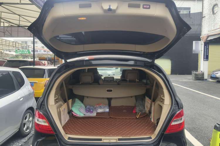 Used Mercedes-Benz R-Class 2017 R 320 4MATIC Business Edition Prestige Model