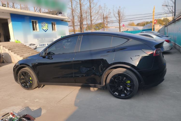 Used Tesla Model Y 2023 Long-Range All-Wheel-Drive Version
