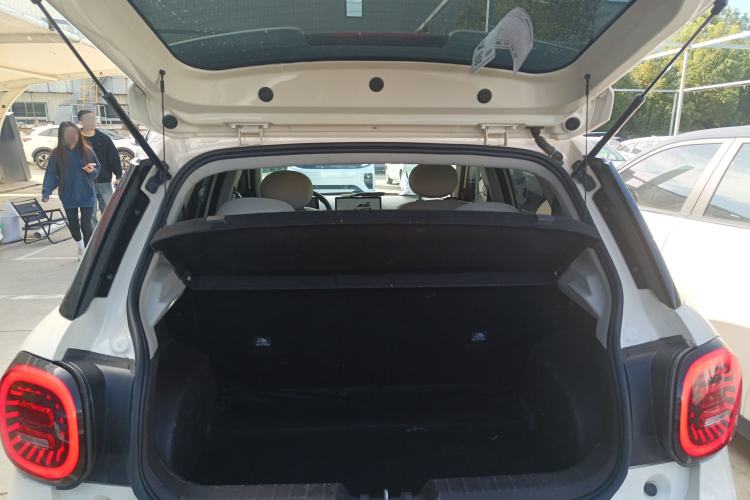 Used  3 2023 405km Air
