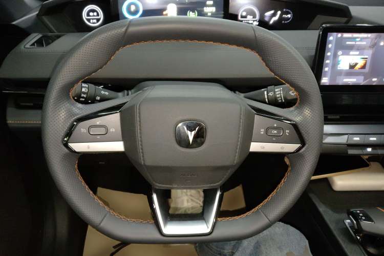 Used Changan UNI-V iDD 2023 ZhiDian iDD 1.5T 113km Smart & Fun Version
