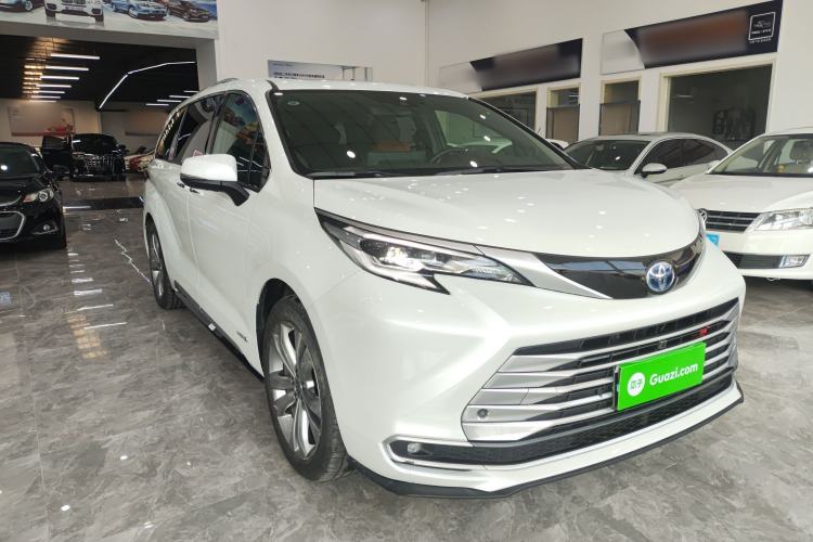 Used Toyota Sienna 2023 2.5L Hybrid Platinum Edition
